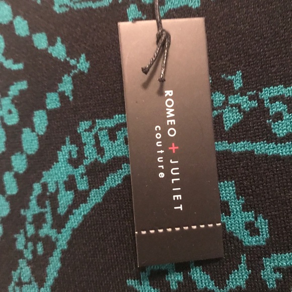 Romeo & Juliet Couture Medallion Sweater Dress-S - Picture 9 of 9